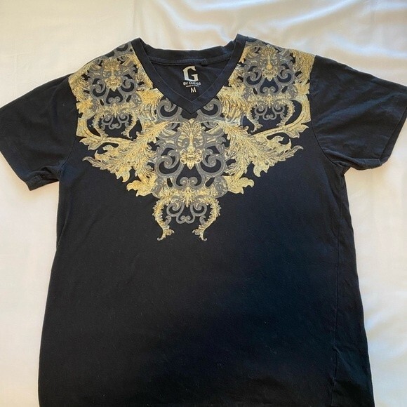 GUESS Vintage Metallic Retro Design Womans T Shirt V Neck size M - Picture 1 of 7